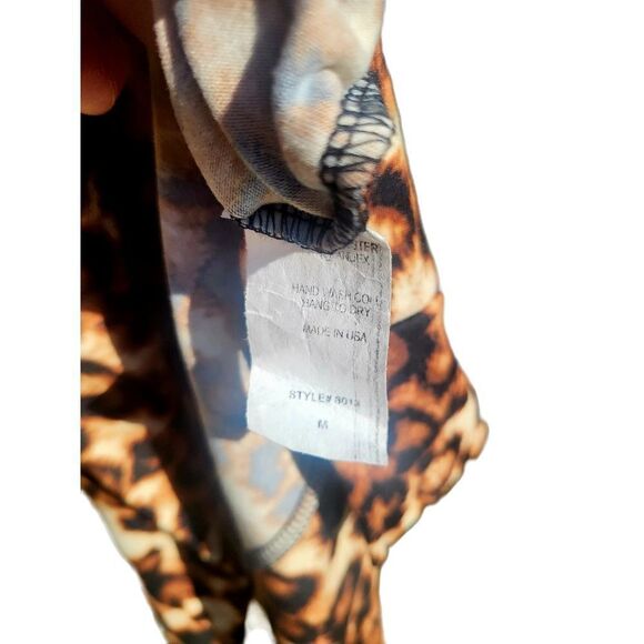 Cool Madden Leopard blouse size Medium. - Picture 5 of 9